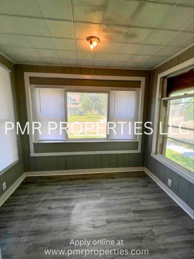 Building Photo - 3 Bedrooms/1Bathroom House