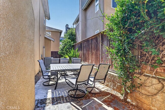 Building Photo - 34 Rue Du Chateau