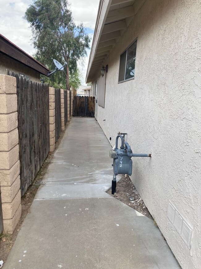 Building Photo - *DONT MISS OUT ON THIS GREAT MOVE IN SPECIAL! 1/2 OFF OF FIRST FULL MONTHS RENT!!