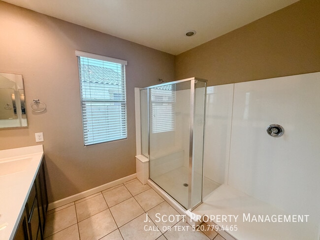 Building Photo - 9411 W Oregon Ave