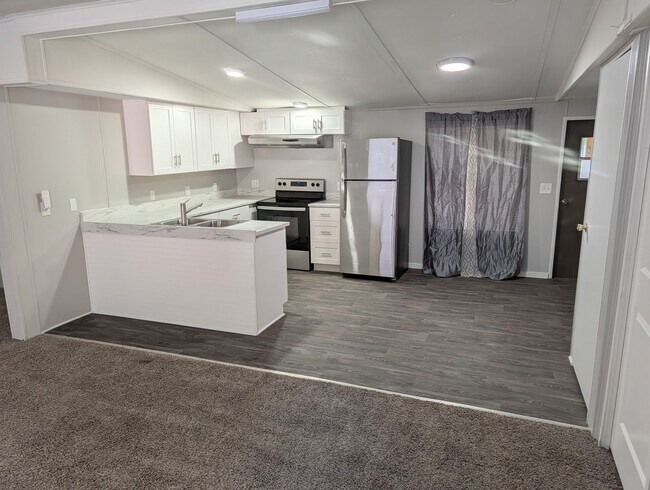 Building Photo - Lovely Home is Quiet Southwest Jacksonville Neighborhood