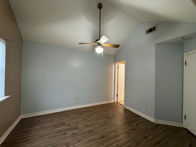 Building Photo - 2004 Greenpoint Dr