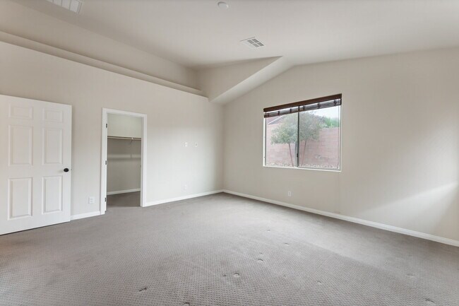 Building Photo - "Charming 3-Bed Oasis with 2 Baths in Henderson – 1716 Sq Ft of Comfort!"