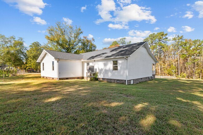 Building Photo - 105 3rd St