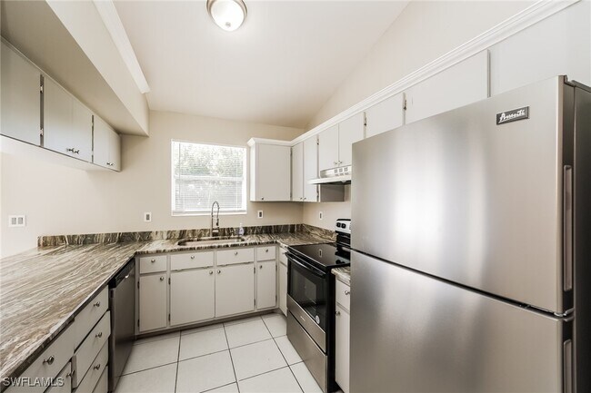 Building Photo - 1428 SW 11th Ave