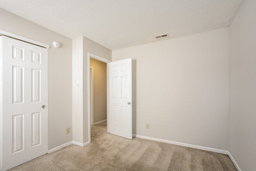 Building Photo - 10860 Wymm Ln