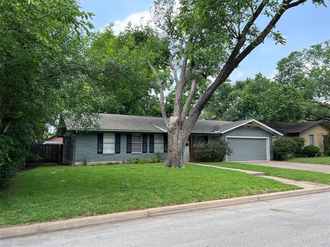 Building Photo - 8706 Primrose Ln