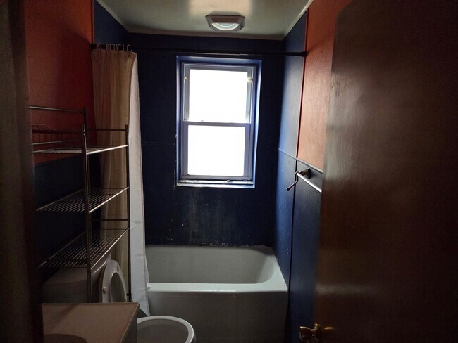Building Photo - 811 N Townsend St