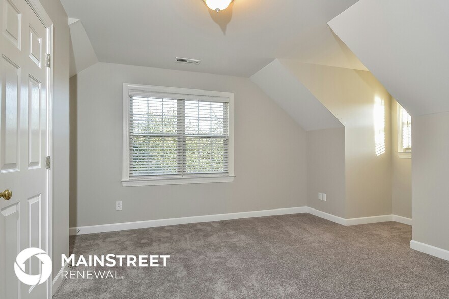 Building Photo - 1321 Davenport Ct