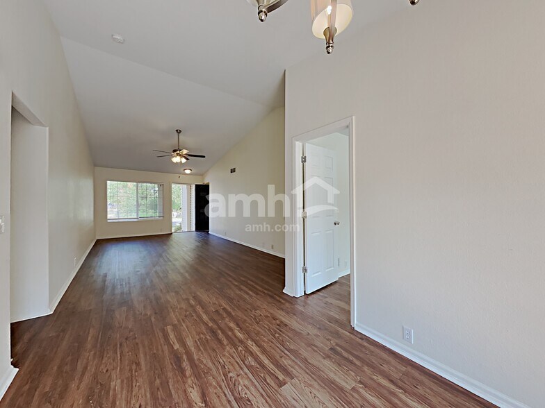 Building Photo - 4252 Clover Ln