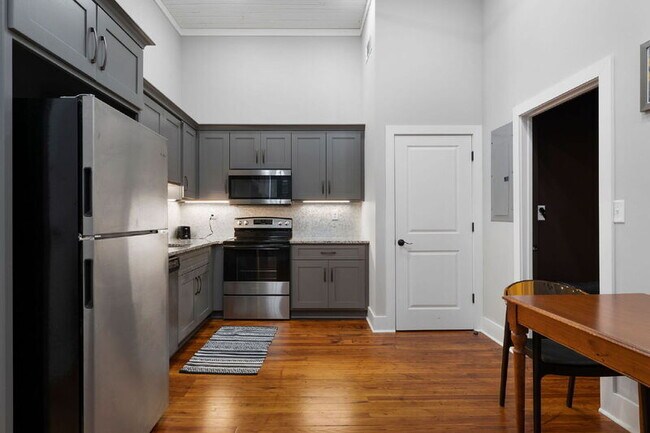 Building Photo - 10 W Main St