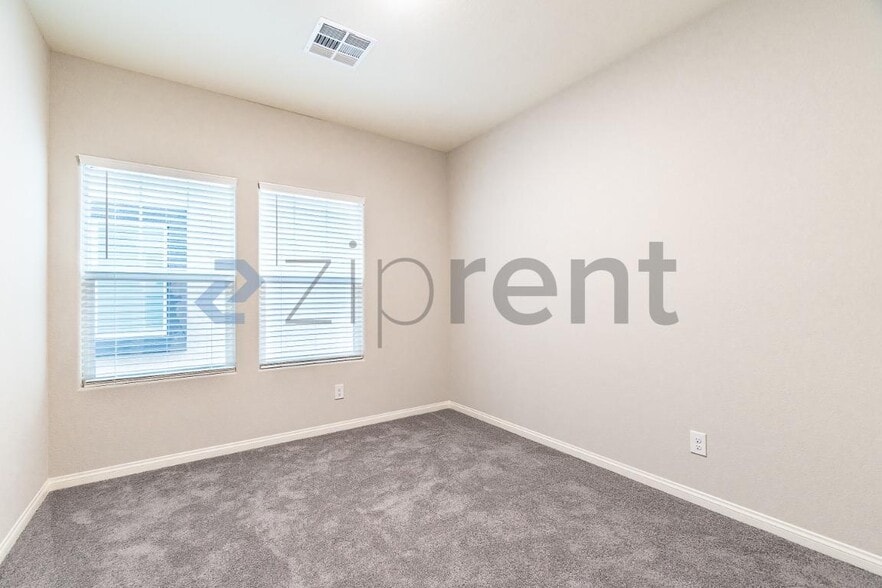 Building Photo - Unit