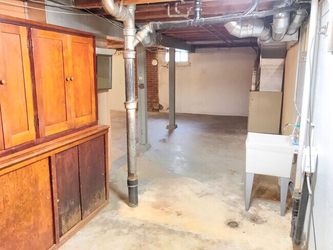 Building Photo - Adorable Hazelwood Bungalow on Secluded Road with Detached Garage, Expansive Basement and Yard