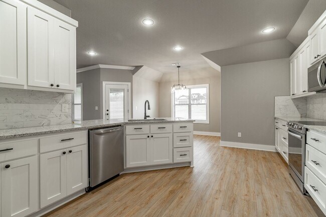 Building Photo - Beautiful 3-bedroom 2 bath Home in Prairie Grove!! Fenced Yard!