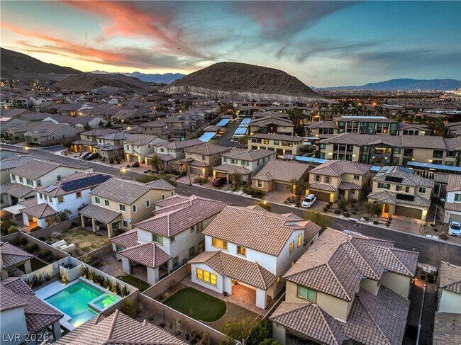 Building Photo - 3213 Molinos Dr