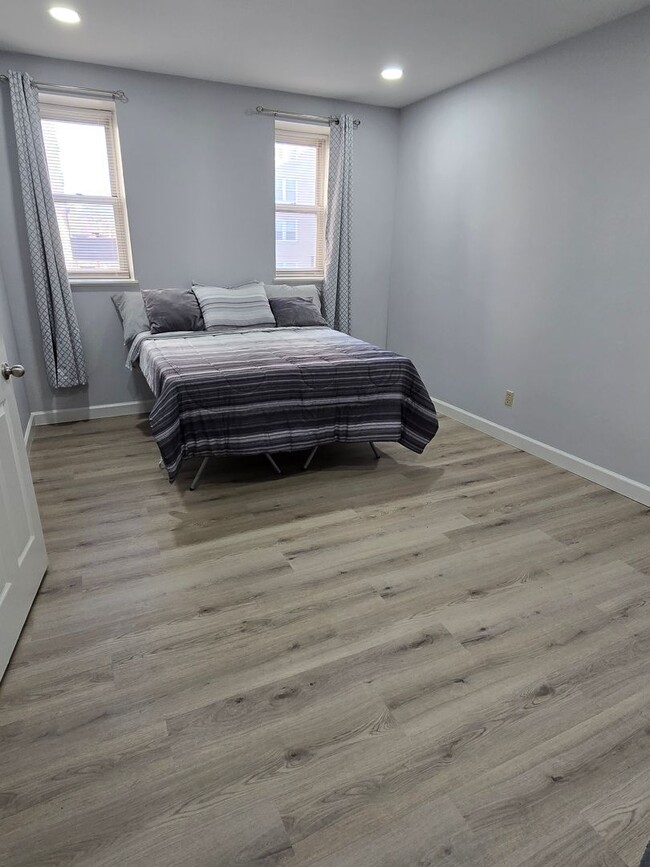 Building Photo - Beautifully renovated TWO-bedroom Condo on...