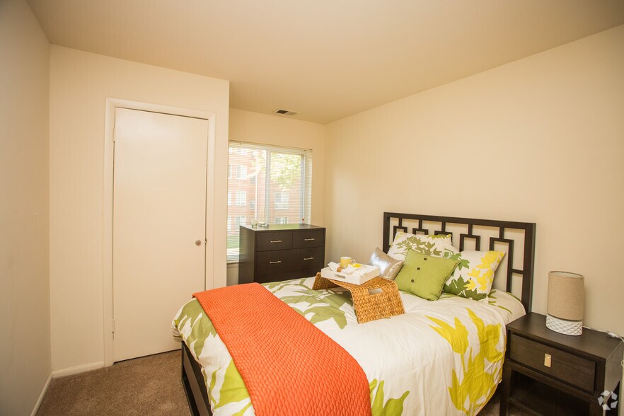 Wakefield Apartments Village of St. Charles Saint