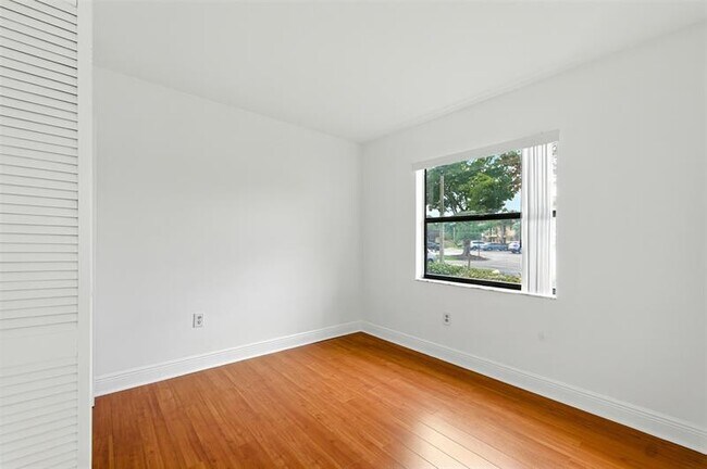 Building Photo - 141 NW 93rd Ave