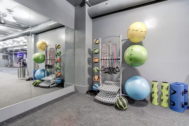 Building Photo - 1600 S Eads St