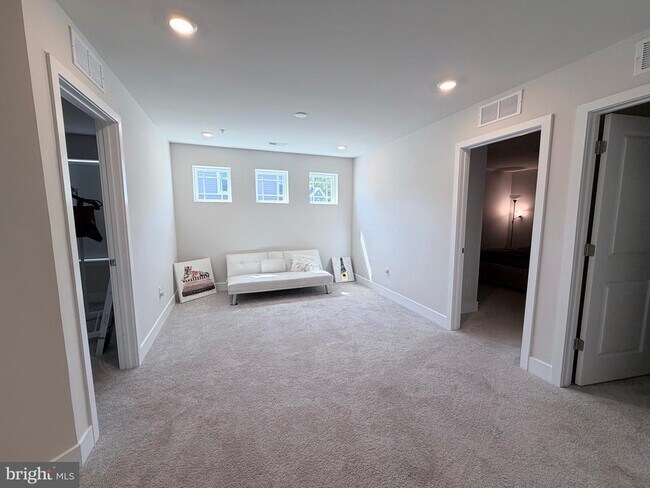 Building Photo - 2835 Bridgewater Dr