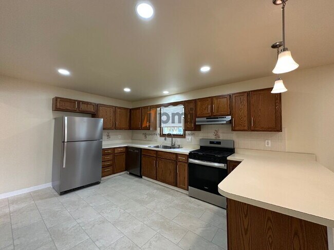 Building Photo - 2836 W 63rd Ln