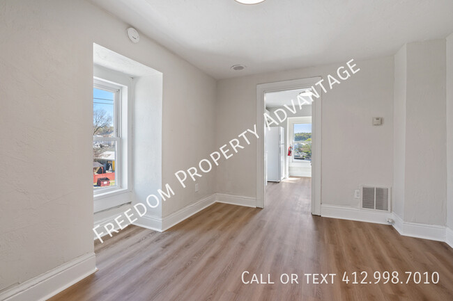 Primary Photo - 10 Iron St
