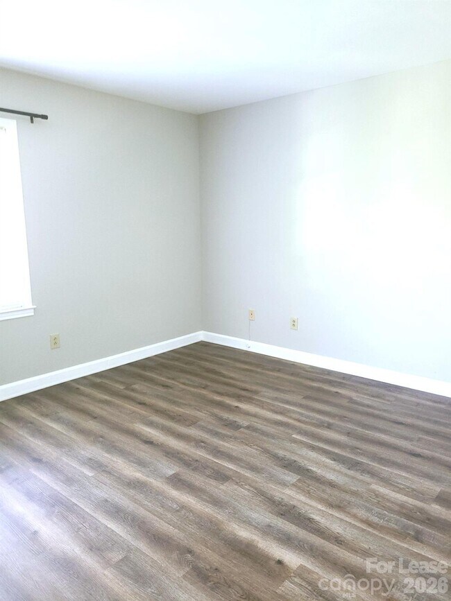 Building Photo - 2141 Selwyn Ave