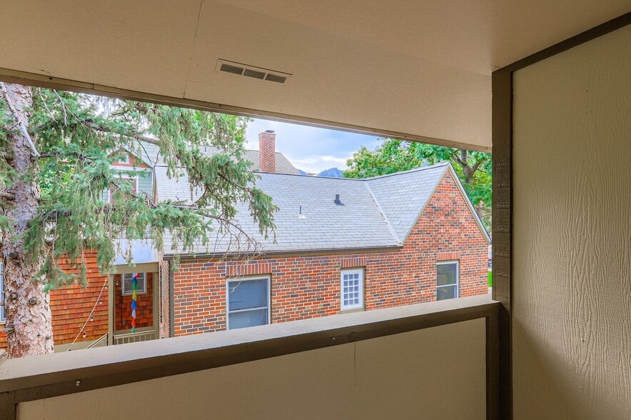 Building Photo - 720 17th St