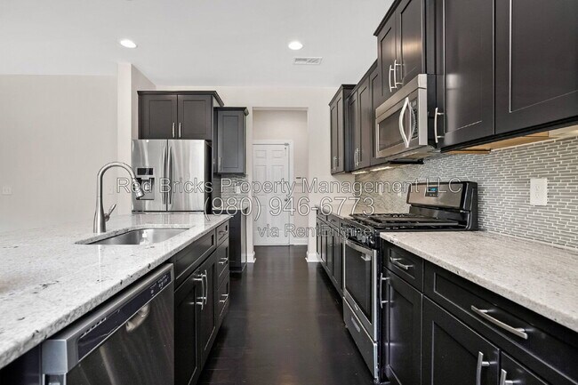 Building Photo - 127 Blossom Ridge Dr