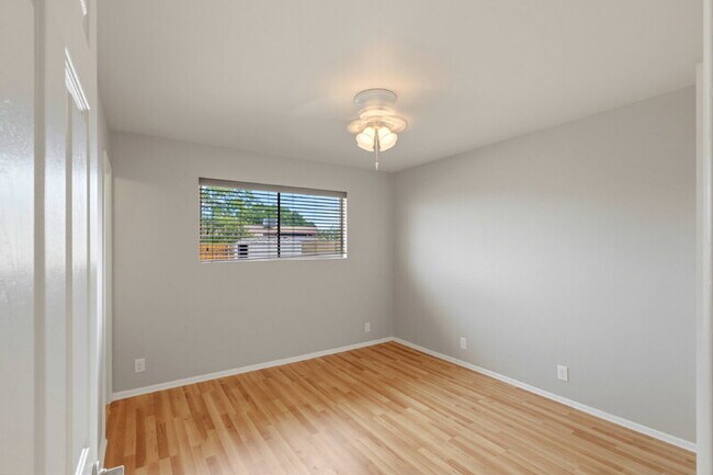 Building Photo - 1224 E 9th Ave