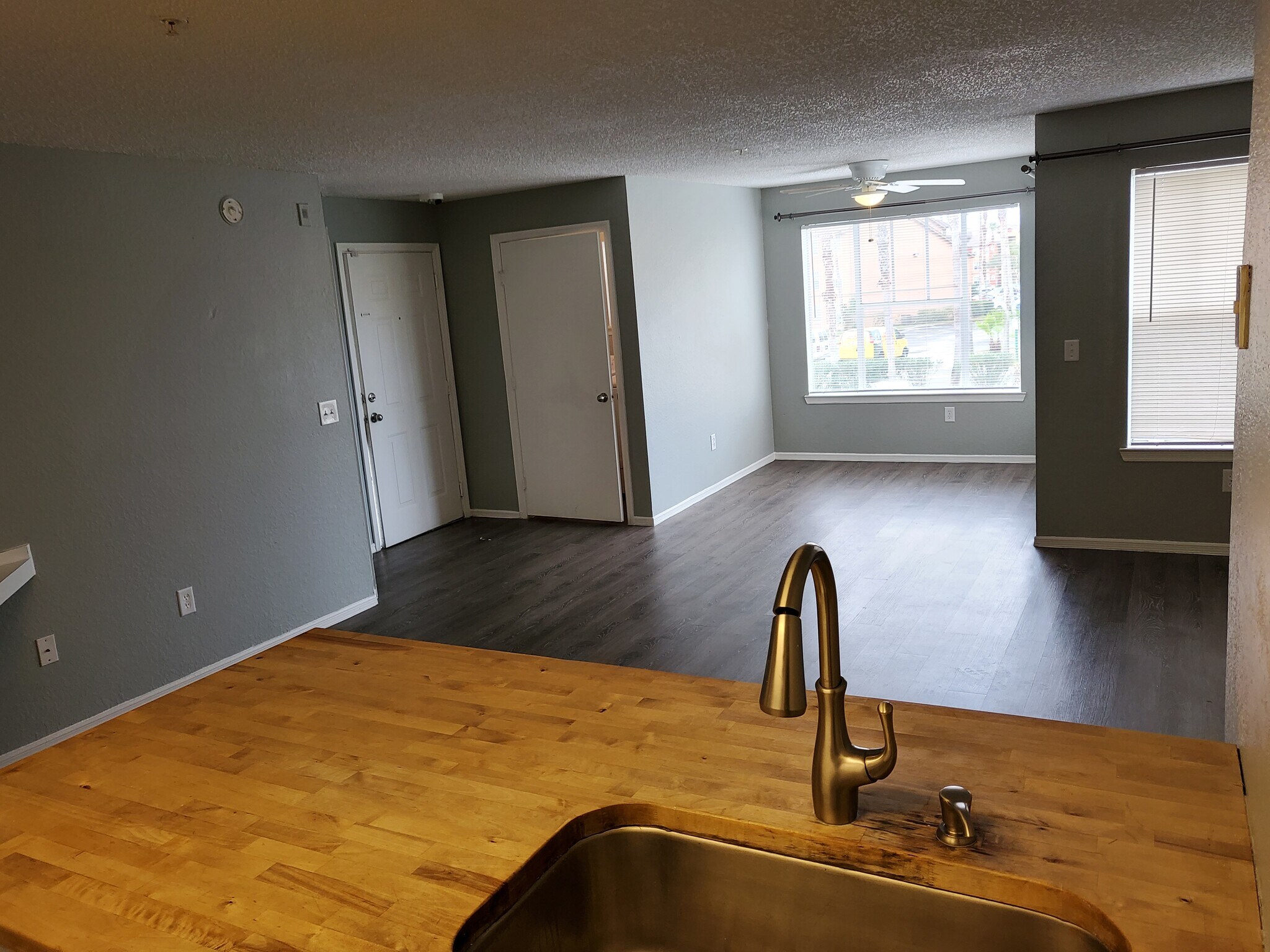 Building Photo - 4105 Tropical Isle Blvd