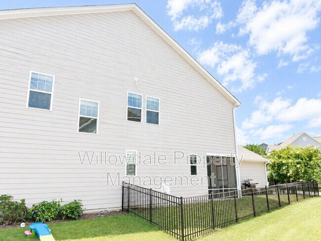 Building Photo - 208 Daisy Grove Ln