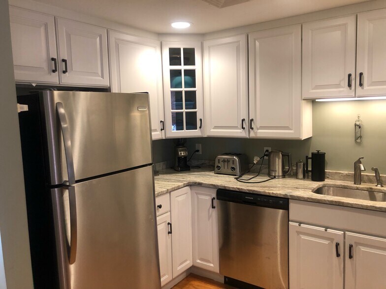 Building Photo - 54 Green St