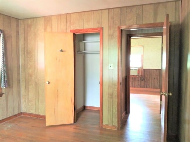 Building Photo - Charming 3 Bedroom Home on a Quiet Street!