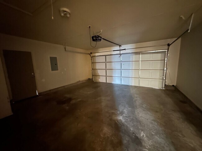 Building Photo - 4516 SE 79th St