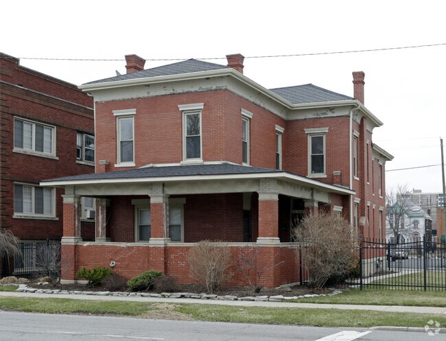 Primary Photo - 439 E Wayne St