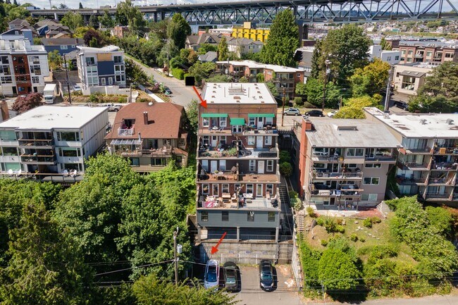 Building Photo - 3226 Fuhrman Ave E