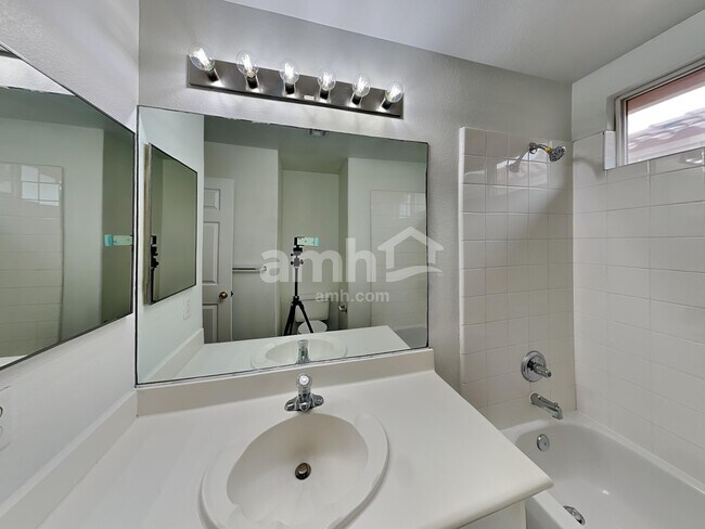 Building Photo - 7592 Mermaid Song Ct