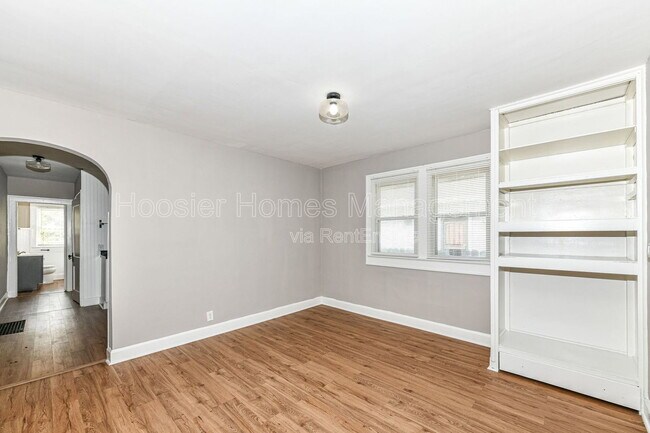 Building Photo - 802 N Denny St