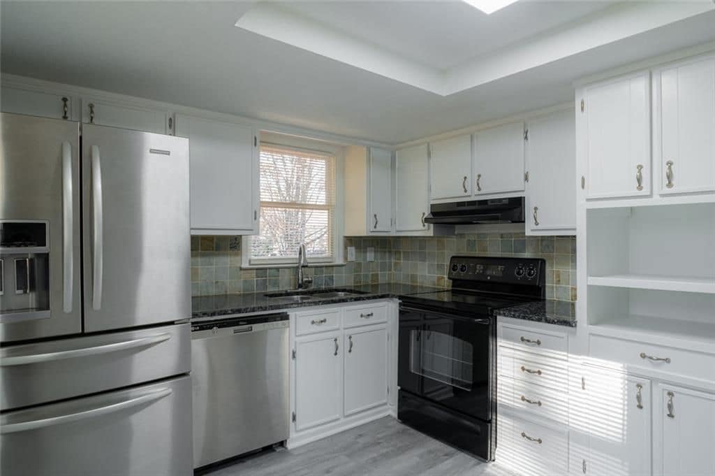 Building Photo - 3599 Lower Roswell Rd