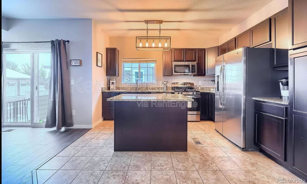 Building Photo - 12872 Jasmine St