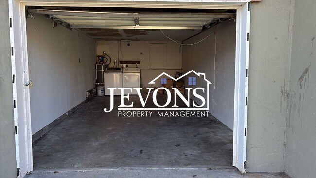Building Photo - Charming duplex in a walkable location near the University of Puget Sound