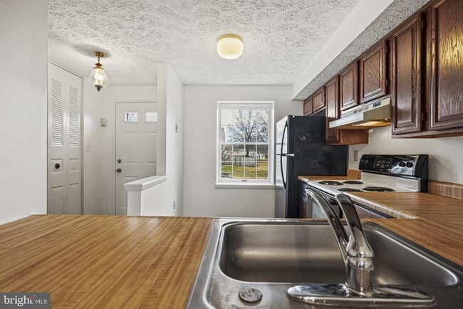 Building Photo - 3525 Laurel View Ct