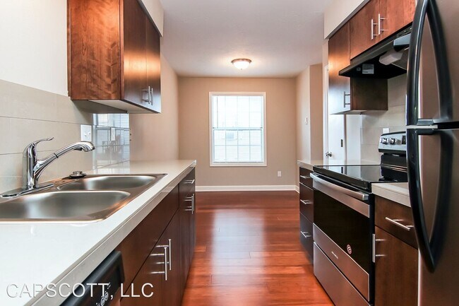 Building Photo - 2821 SE 50th Ave