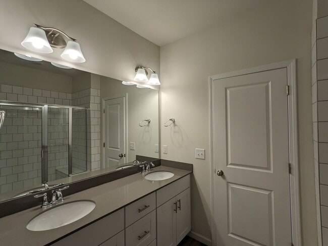 Building Photo - 3 BEDROOM TOWNHOME DOWNTOWN CONCORD-GREENW...