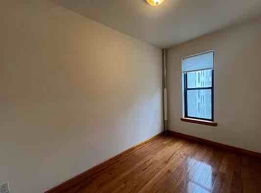 Building Photo - 300 E 14th St