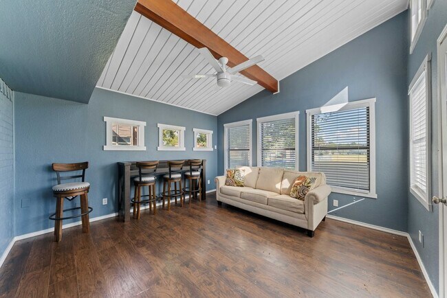 Building Photo - Charming 3-Bed Home with Fireplace & Garage in New Braunfels – 1,505 Sq Ft of Comfort