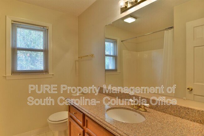 Building Photo - 517 Sparkleberry Ln