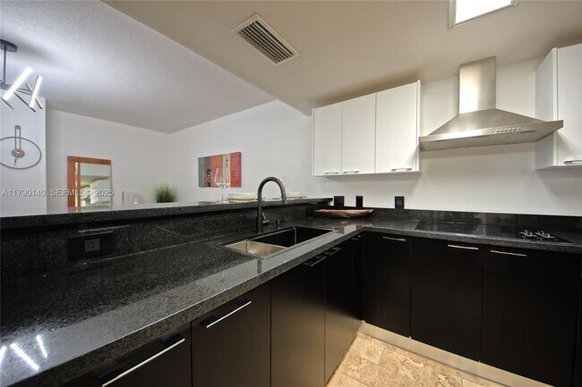 Building Photo - 170 SE 14th St