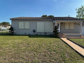 Building Photo - 260 W 56th St